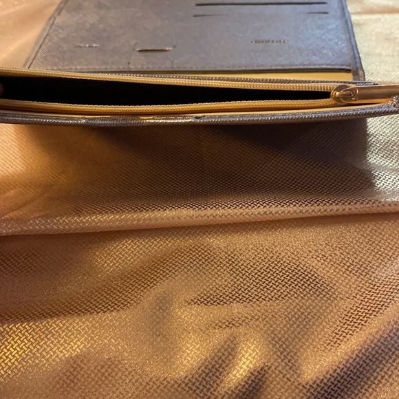 Zopper travel wallet- like new - Picture 9 of 11